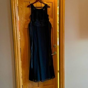 Brand new bridesmaid dress size 4